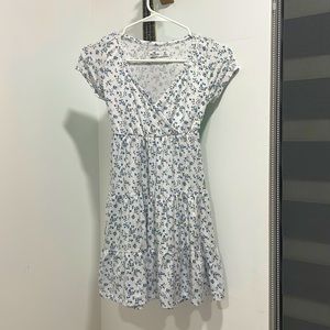Summer Hollister White Flower Cottage Dress